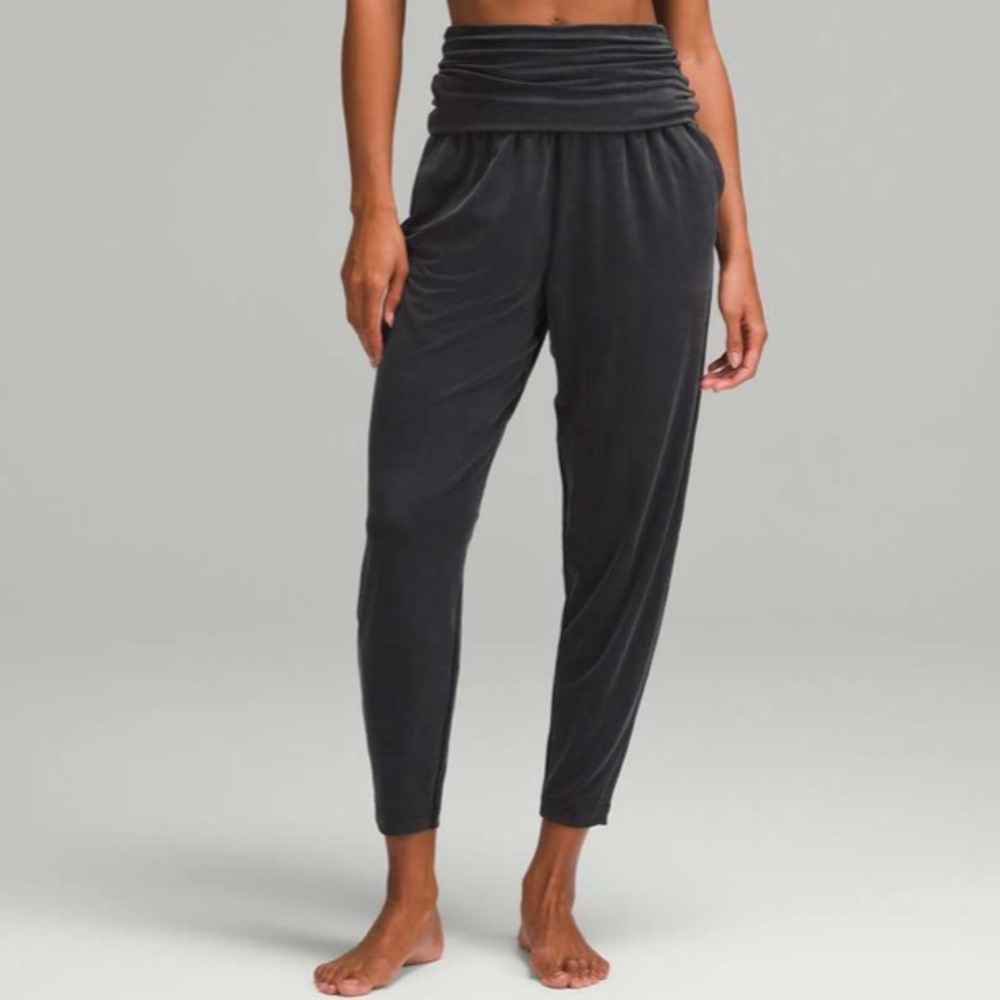 Cupro Foldover Relaxed Yoga Pant in Black